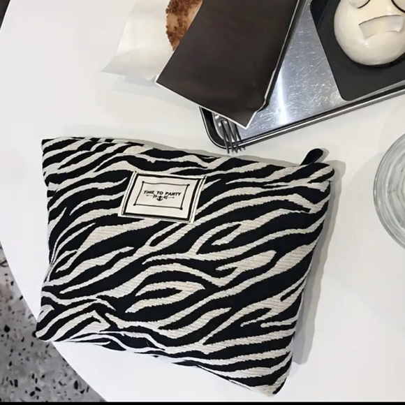 ZEBRA PRINT | Canvas Makeup Bag (Brand New!) ✨ - Picture 9 of 11